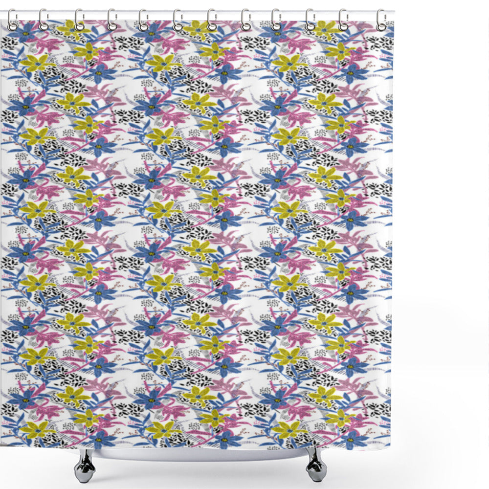 Botanical Bliss: Pastel Daffodils Bloom in Violet Blue, Yellow, and Pink on Shower Curtain